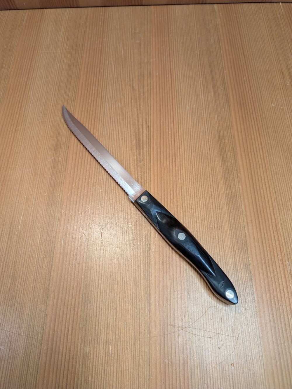 CUTCO #1729 Petite Carver Full Tang Serrated Knife Classic Ergonomic Handle USA